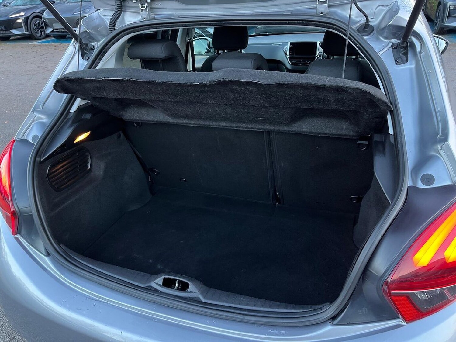 Used Peugeot 208 2019 for sale - 77078022: Photo 18