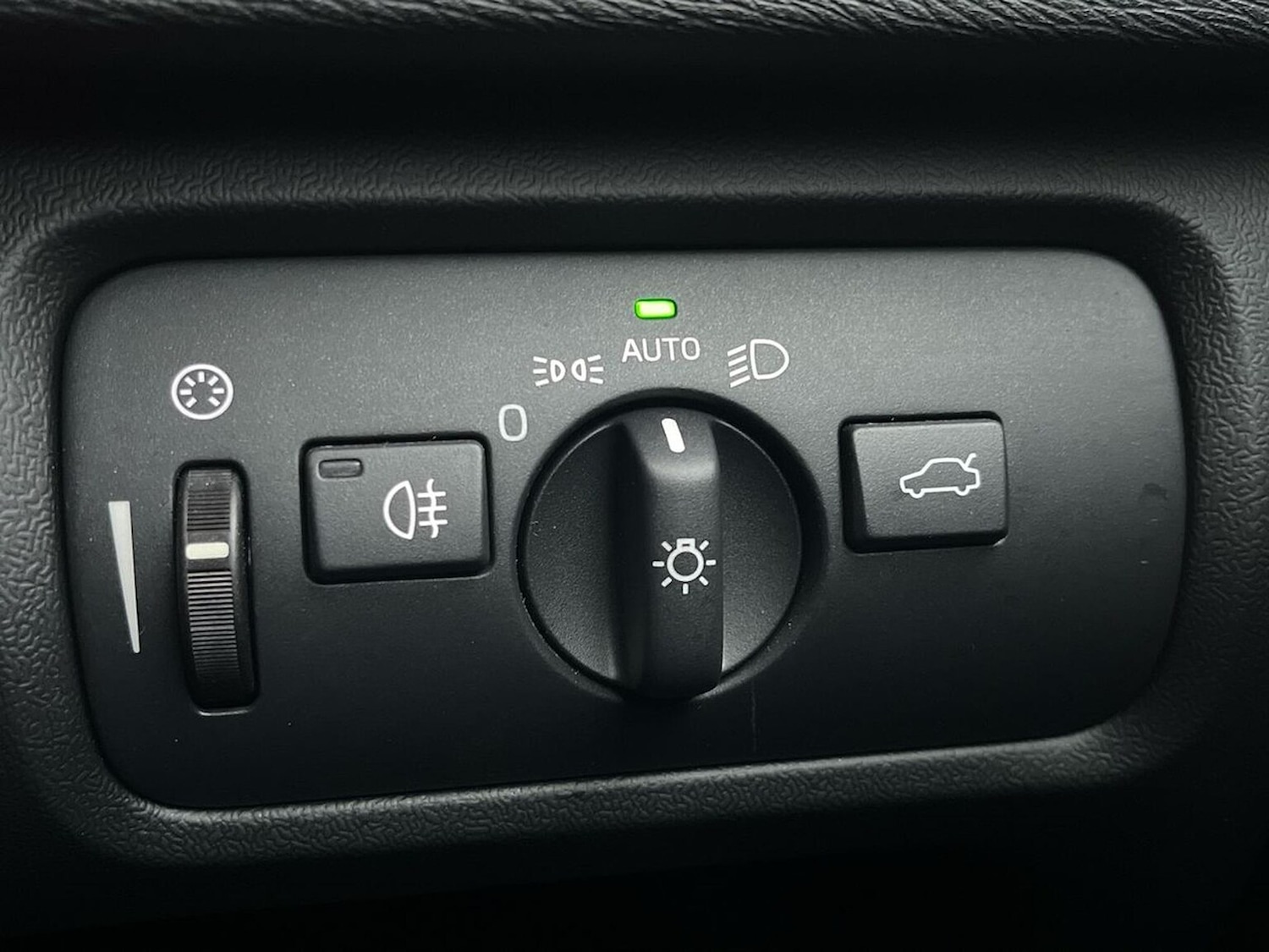 Used Volvo V40 2016 for sale - 76951165: Photo 23