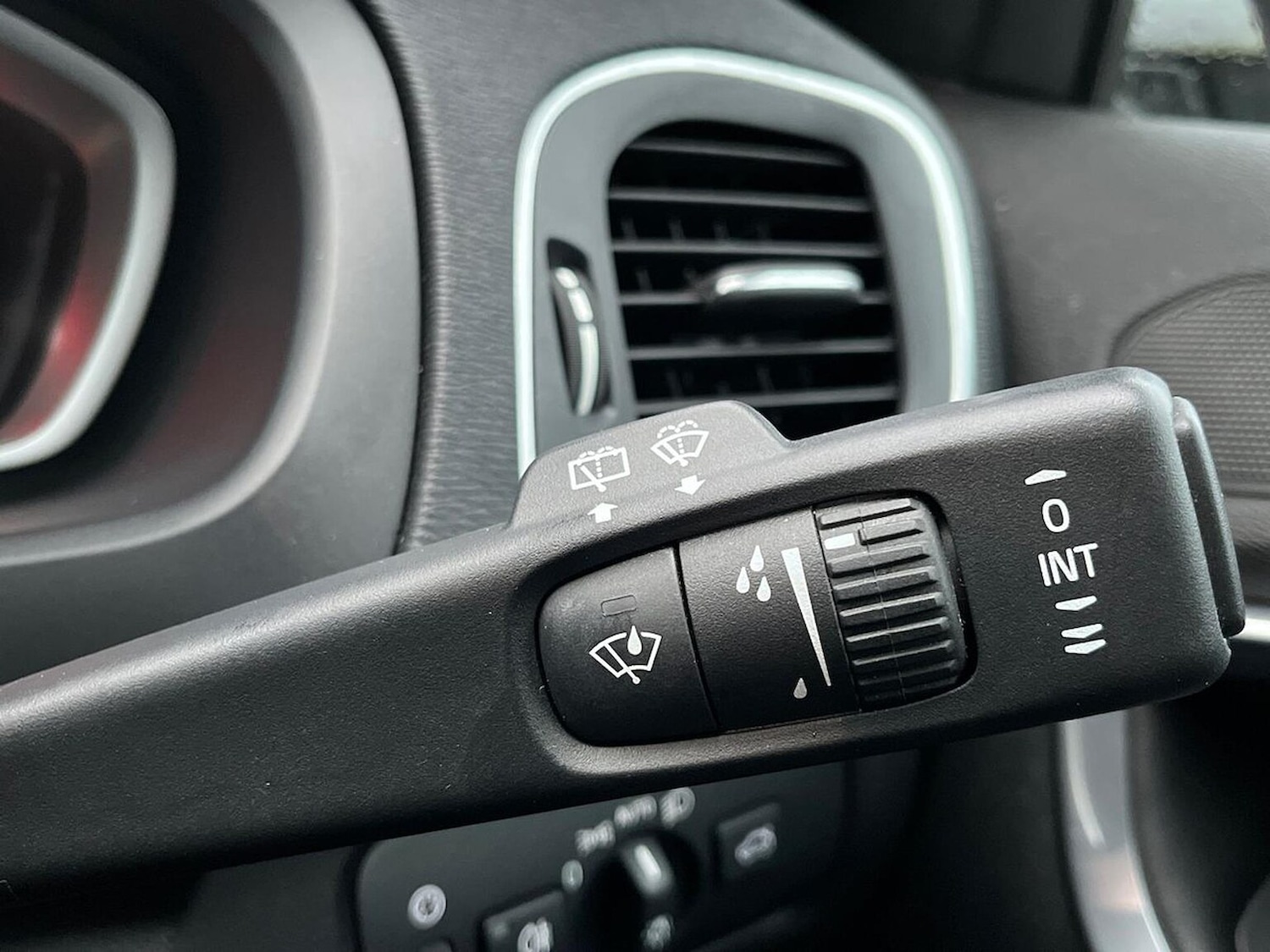 Used Volvo V40 2016 for sale - 76951165: Photo 29