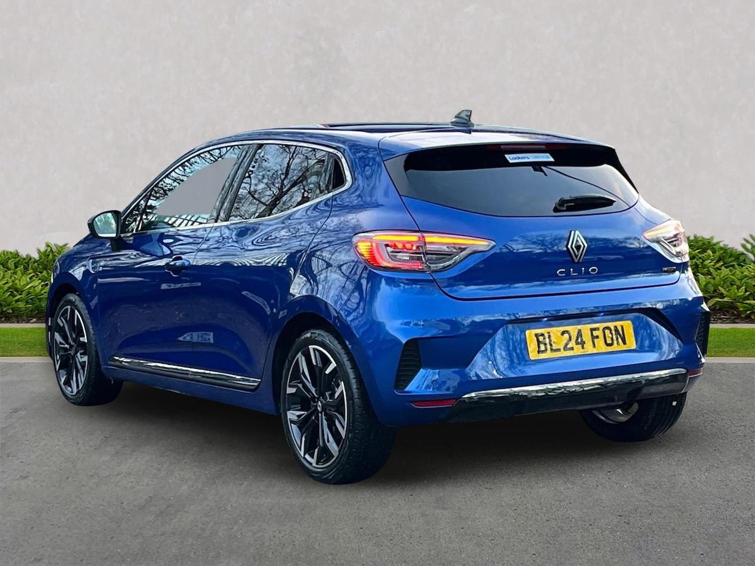 Used Renault Clio 2024 for sale - 76741239: Photo 2