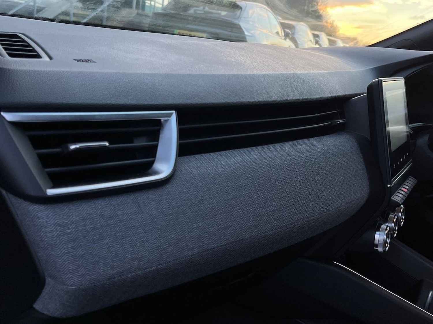 Used Renault Clio 2024 for sale - 76741239: Photo 44