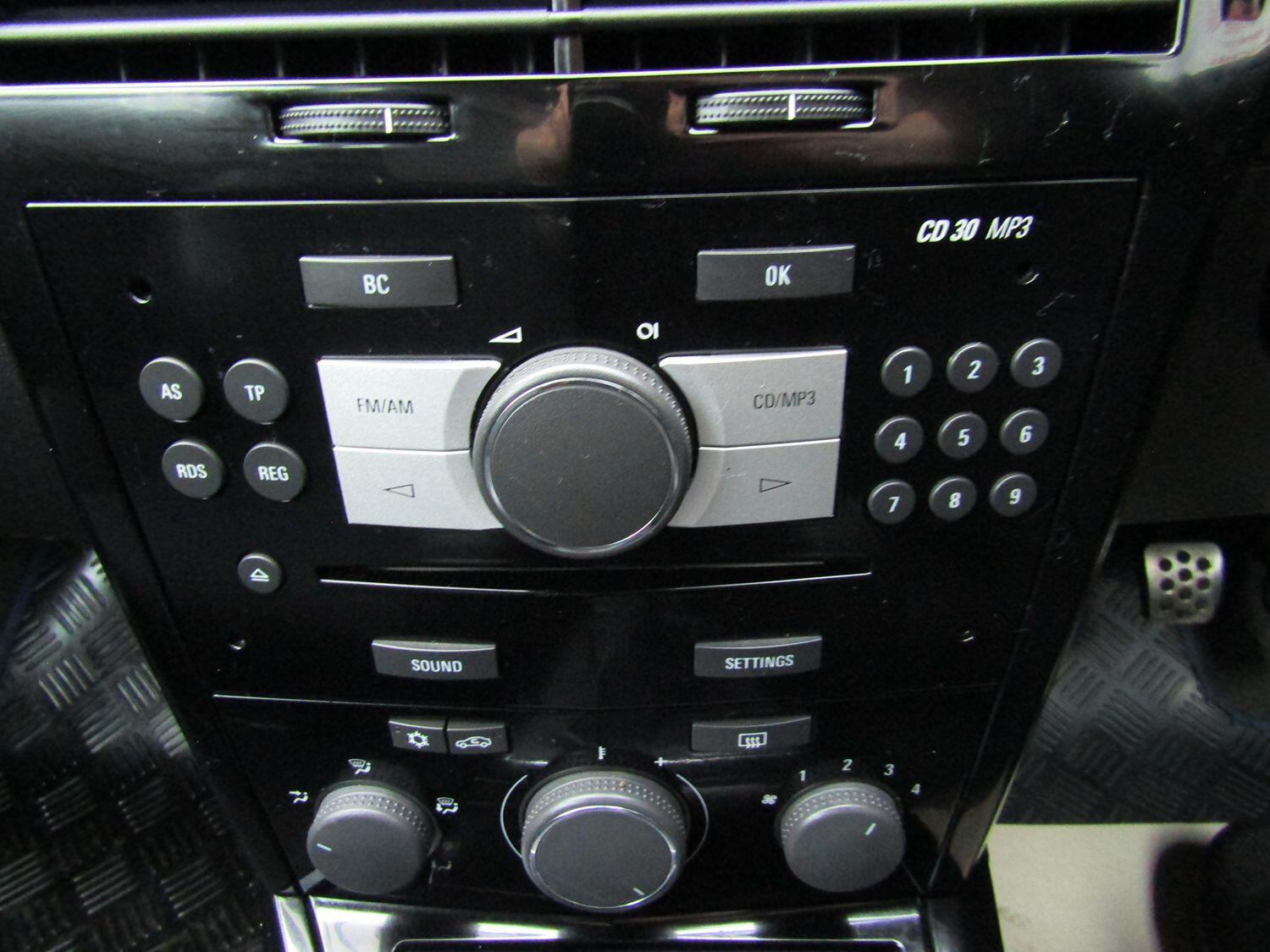 Used Vauxhall Astra 2011 for sale - 77213418: Photo 21