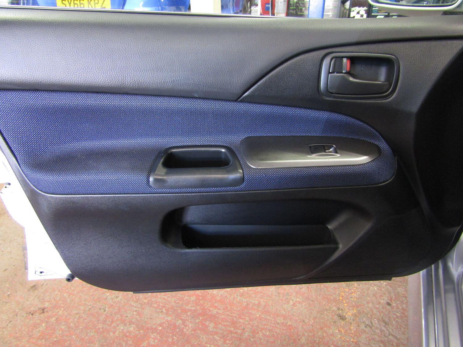 Used Mitsubishi Lancer 2004 for sale - 76911160: Photo 22