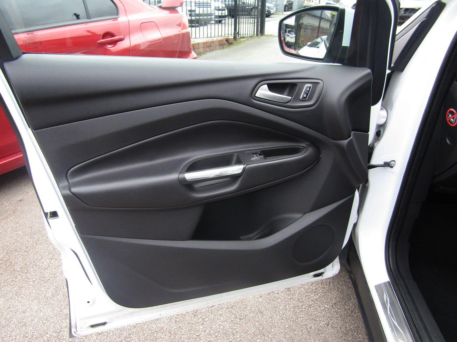 Used Ford Kuga 2015 for sale - 76631534: Photo 28