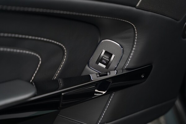 Used Aston Martin Vantage 2014 for sale - 73758295: Photo 59
