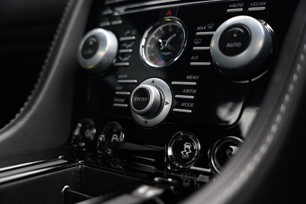 Used Aston Martin Vantage 2014 for sale - 73758295: Photo 61