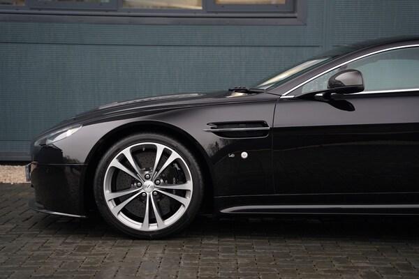 Used Aston Martin Vantage 2014 for sale - 73758295: Photo 9