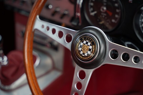 Used Jaguar E-Type 1963 for sale - 74357771: Photo 39