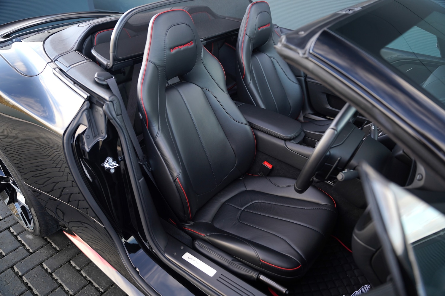 Used Aston Martin Vanquish 2018 for sale - 77136627: Photo 13