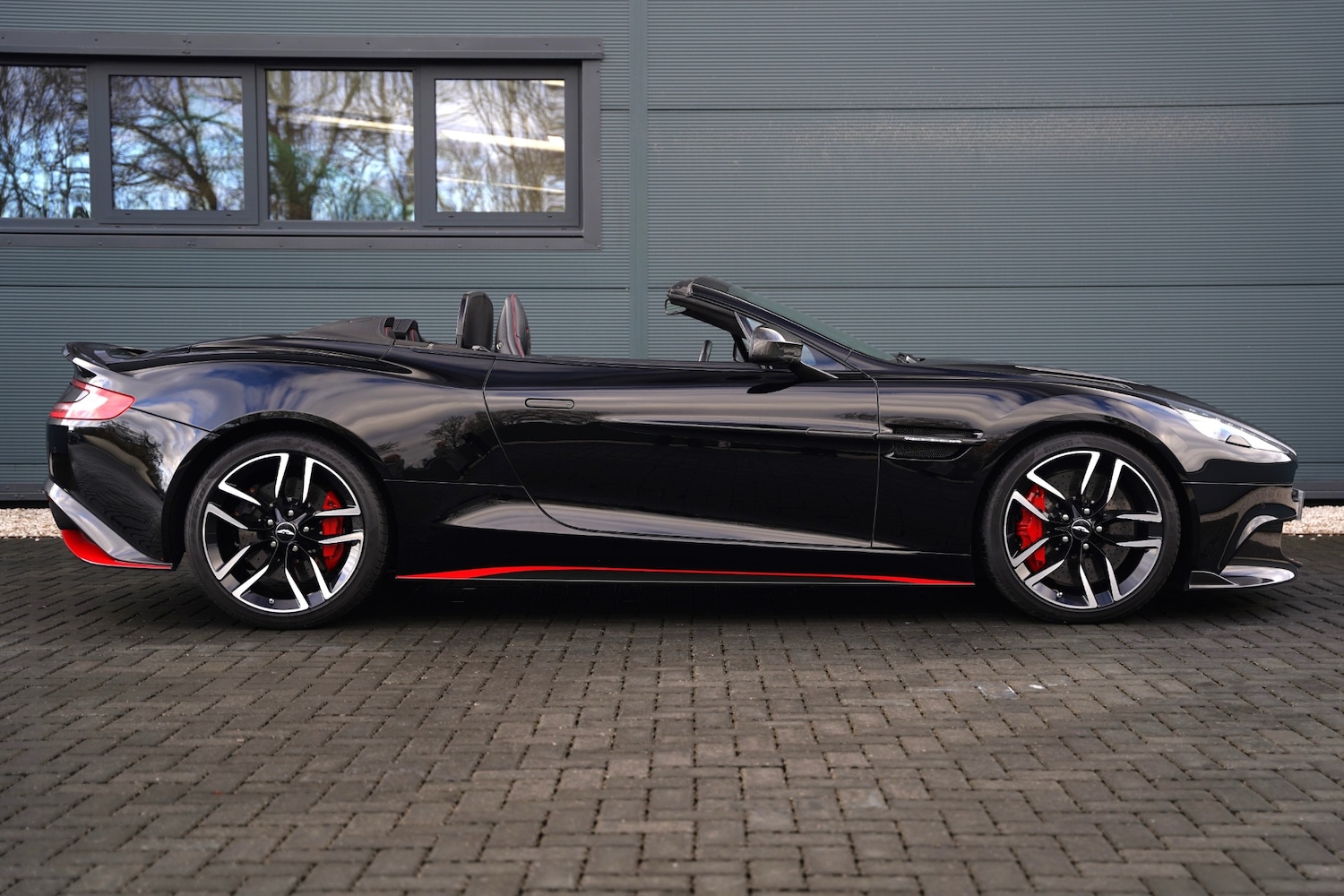 Used Aston Martin Vanquish 2018 for sale - 77136627: Photo 3