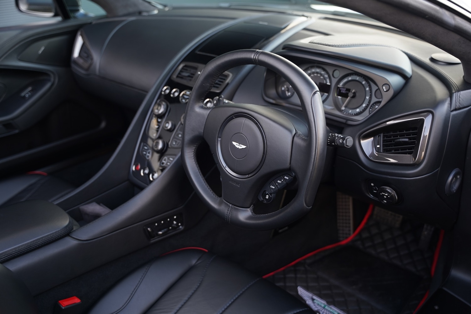 Used Aston Martin Vanquish 2018 for sale - 77136627: Photo 85