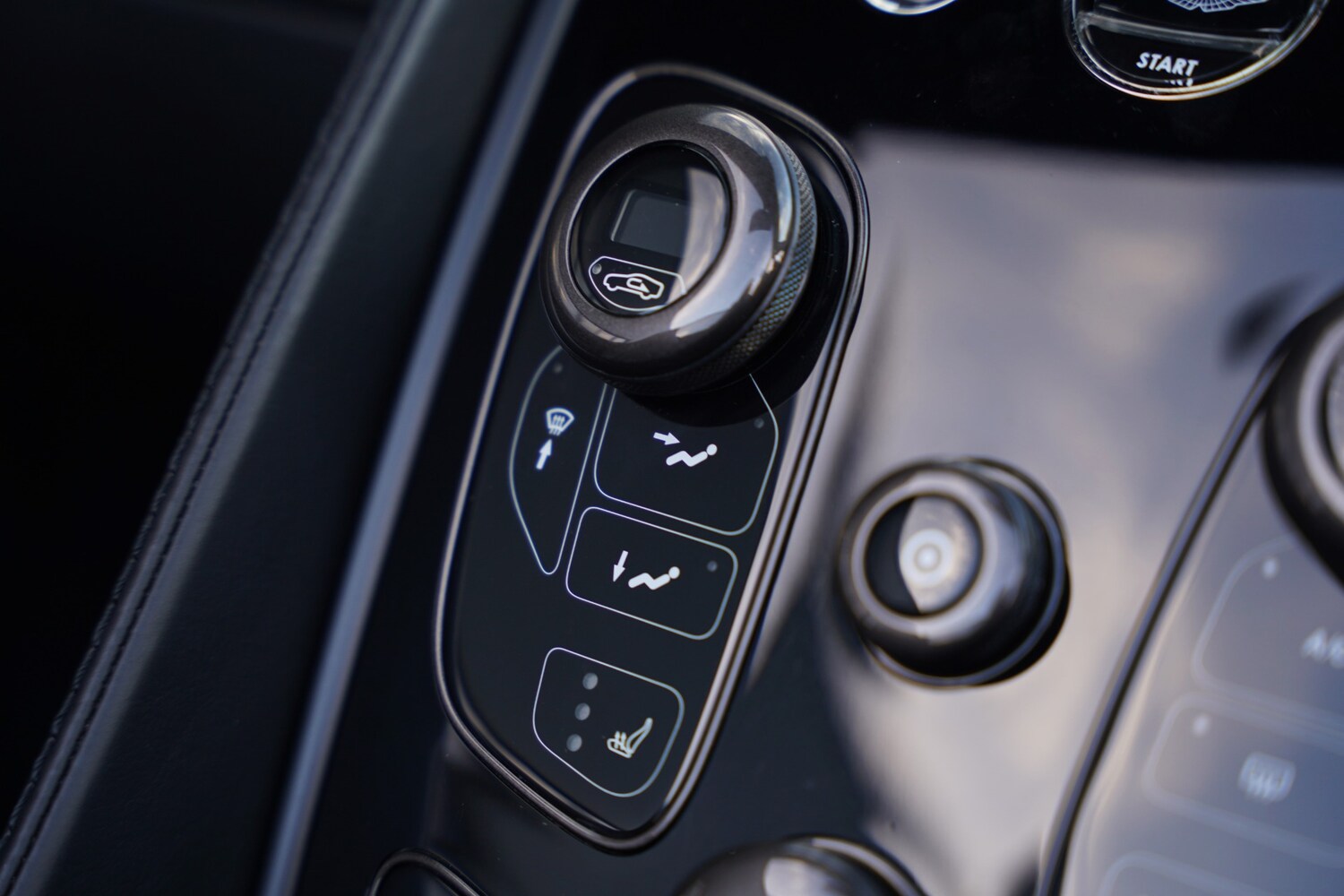 Used Aston Martin Vanquish 2018 for sale - 77136627: Photo 87