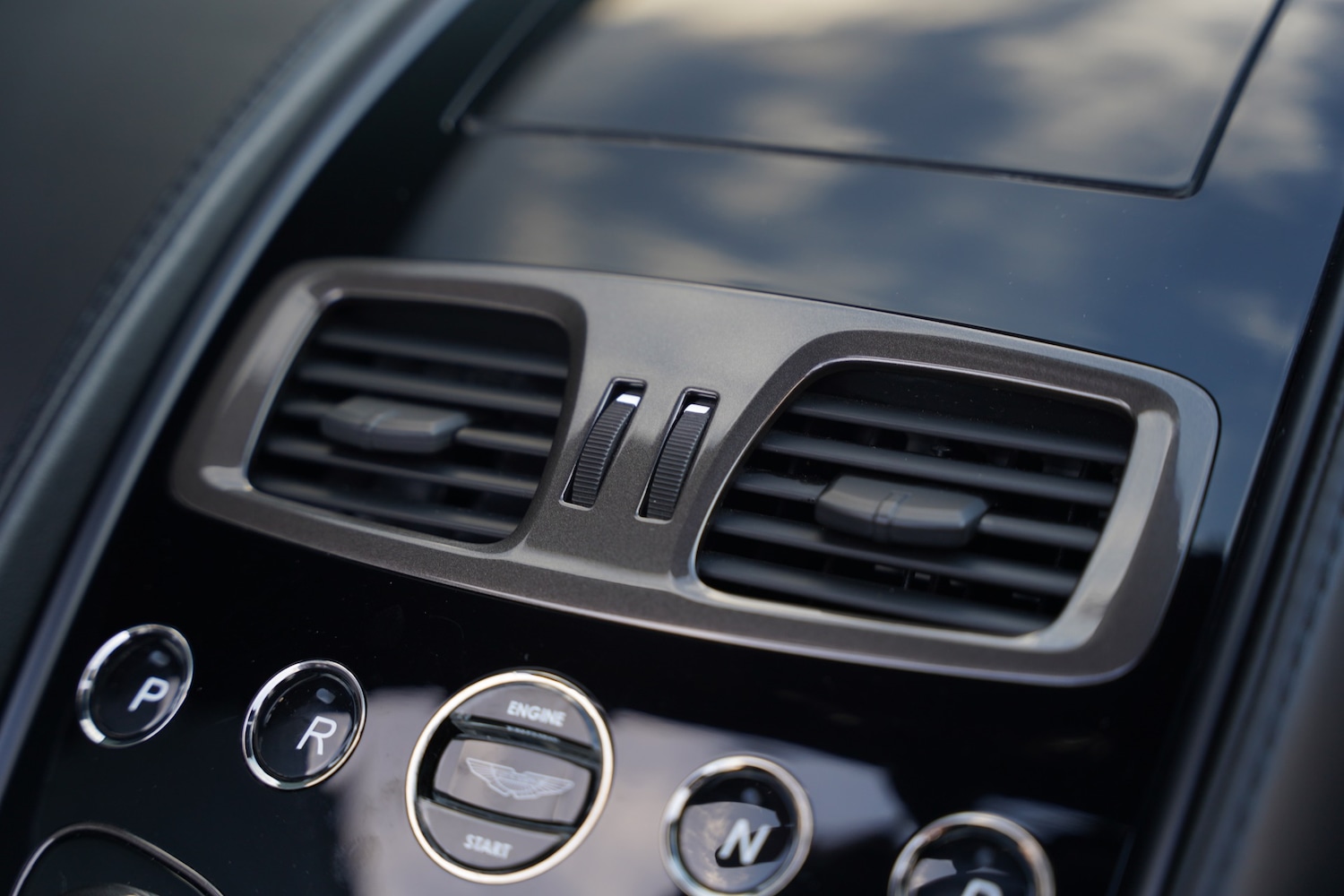 Used Aston Martin Vanquish 2018 for sale - 77136627: Photo 90