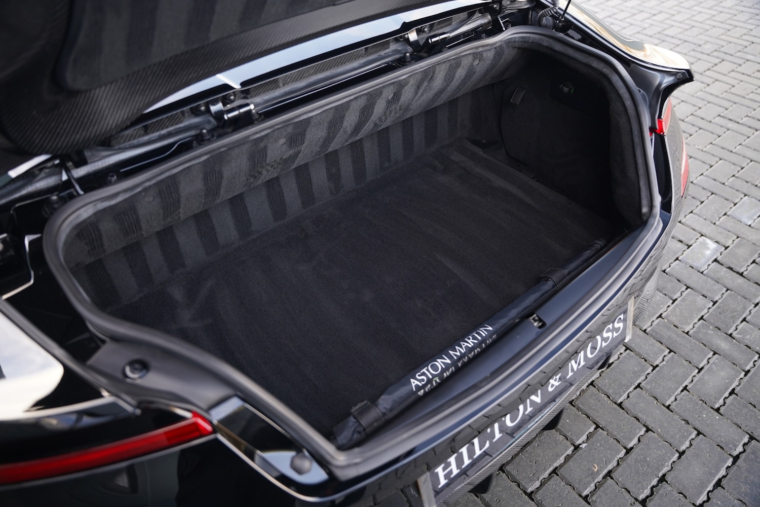 Used Aston Martin Vanquish 2018 for sale - 77136627: Photo 97