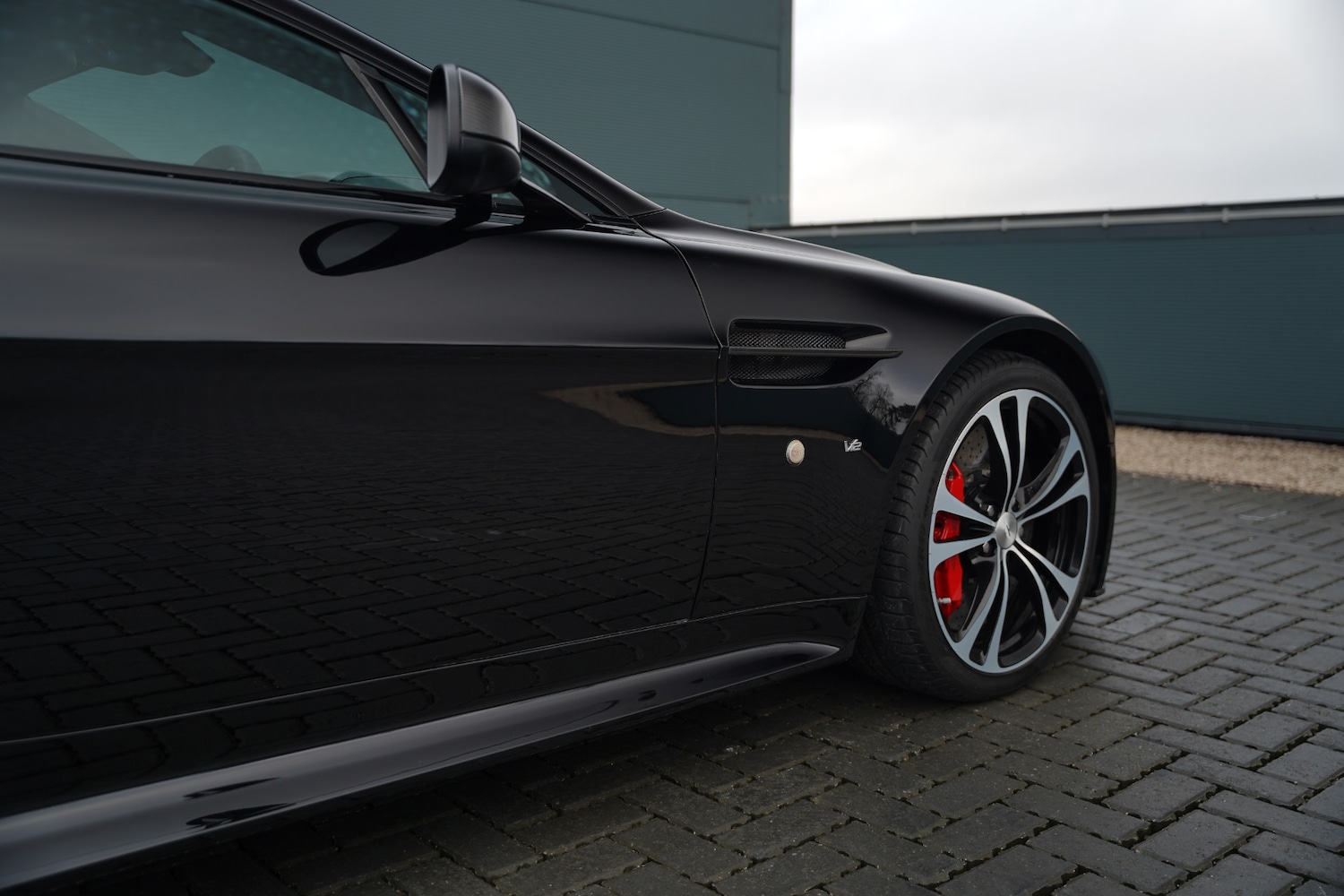 Used Aston Martin Vantage 2018 for sale - 77241979: Photo 44