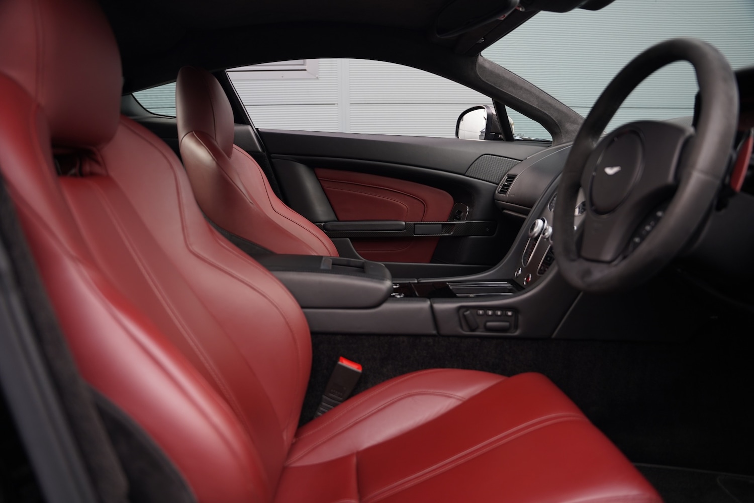 Used Aston Martin Vantage 2018 for sale - 77241979: Photo 74