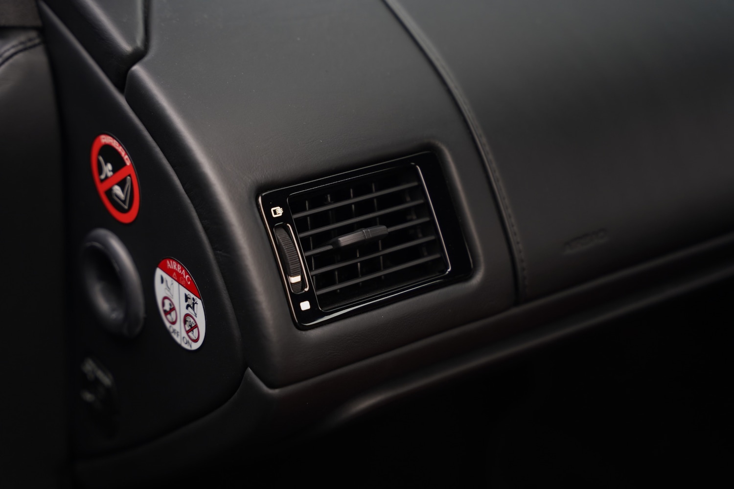 Used Aston Martin Vantage 2018 for sale - 77241979: Photo 75