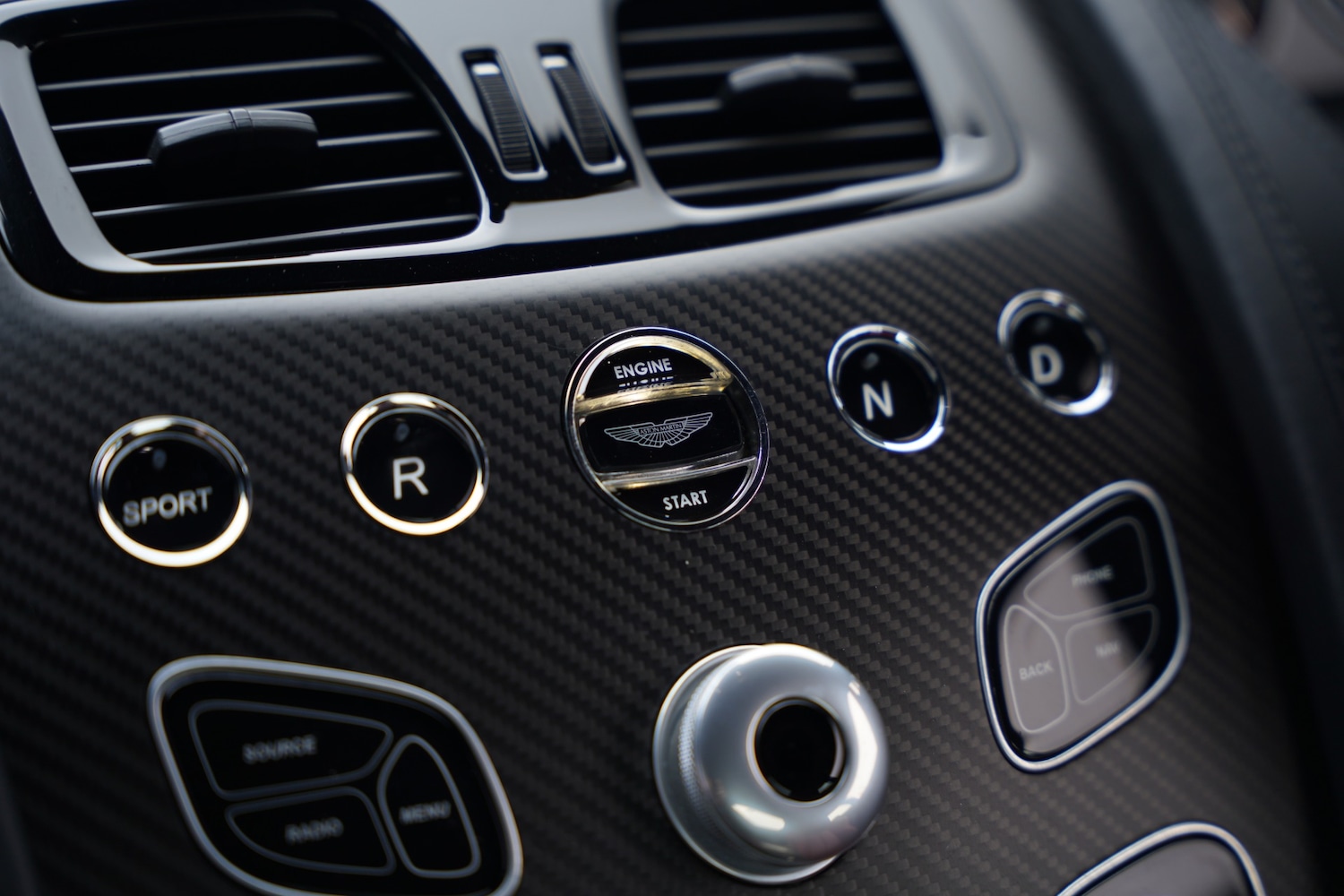 Used Aston Martin Vantage 2018 for sale - 77241979: Photo 79