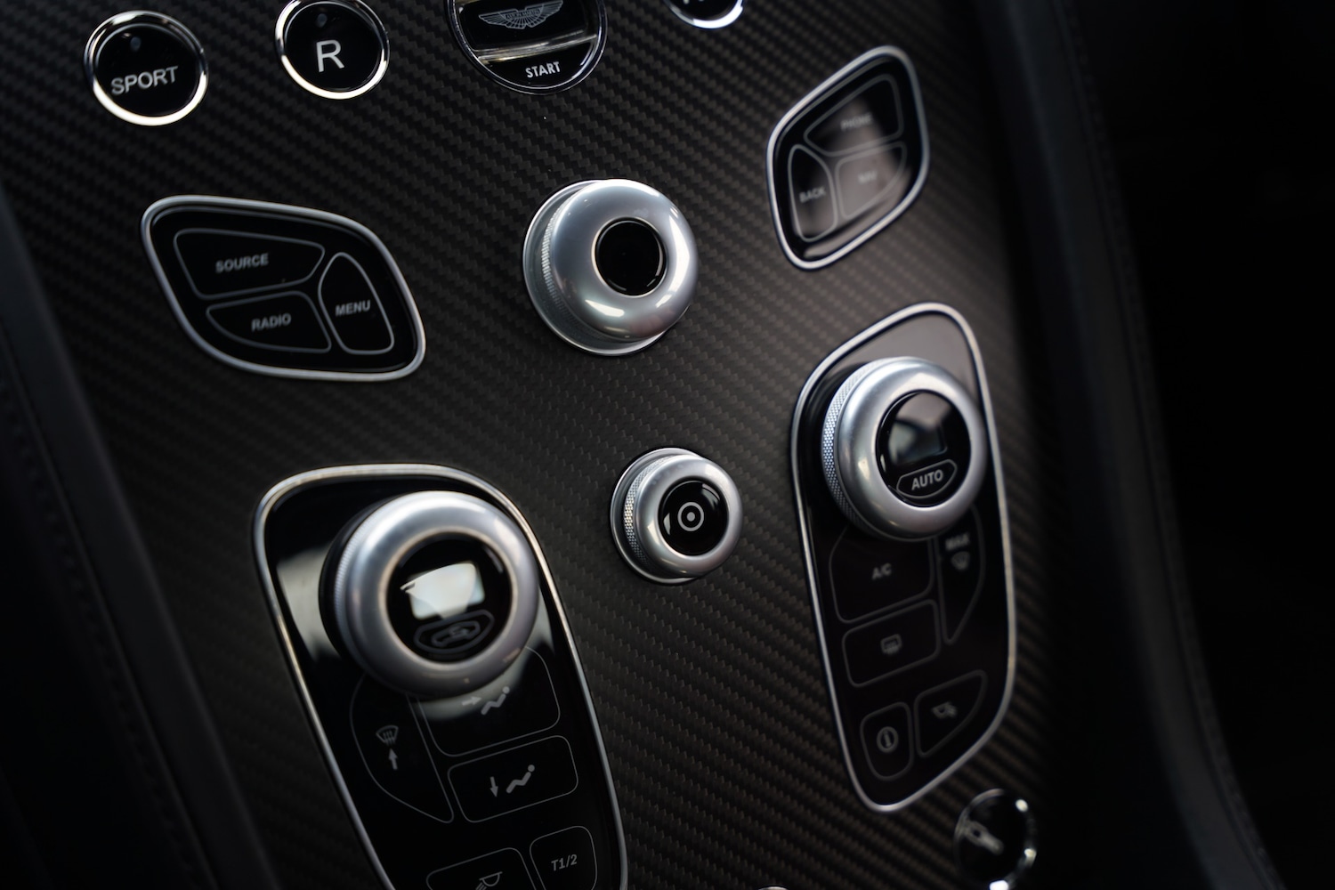 Used Aston Martin Vantage 2018 for sale - 77241979: Photo 81