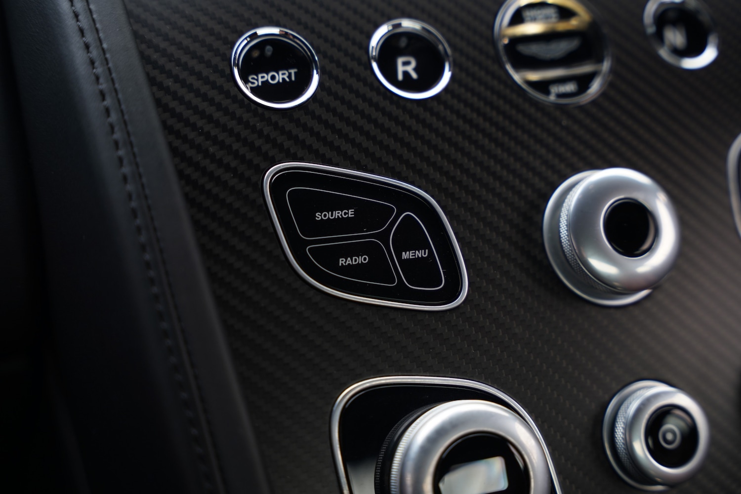 Used Aston Martin Vantage 2018 for sale - 77241979: Photo 84