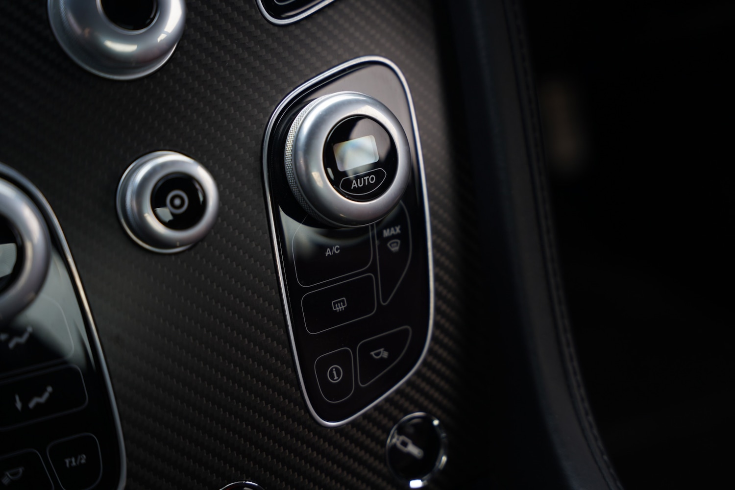 Used Aston Martin Vantage 2018 for sale - 77241979: Photo 88