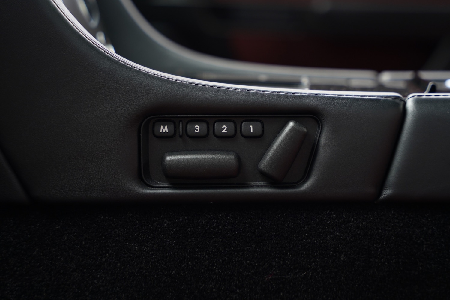 Used Aston Martin Vantage 2018 for sale - 77241979: Photo 89