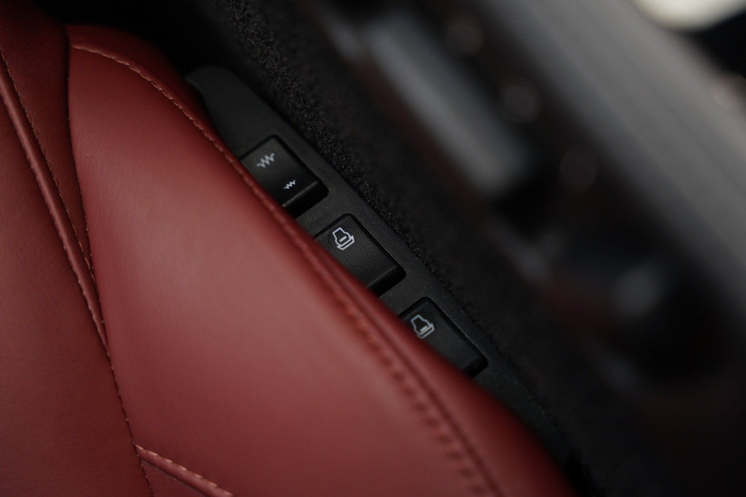 Used Aston Martin Vantage 2018 for sale - 77241979: Photo 90