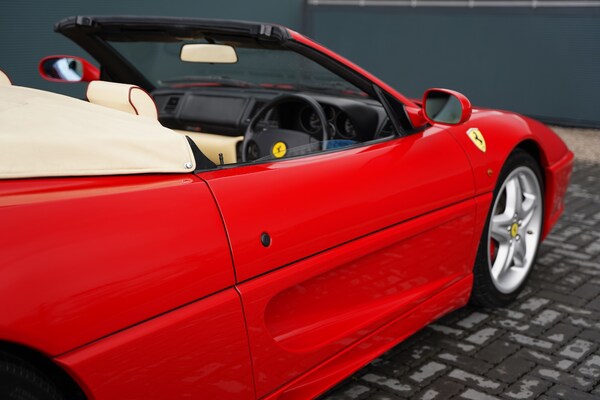 Used Ferrari F355 1999 for sale - 74387546: Photo 39