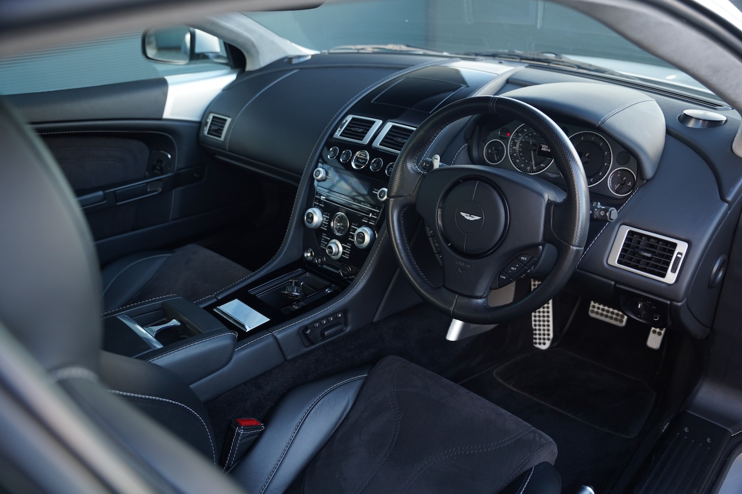 Used Aston Martin DBS 2011 for sale - 77065488: Photo 12