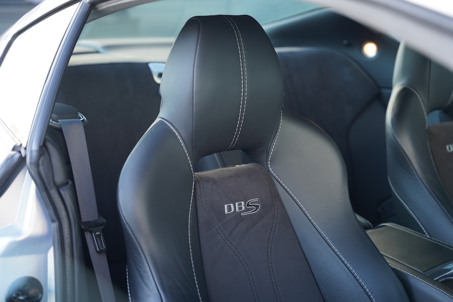 Used Aston Martin DBS 2011 for sale - 77065488: Photo 17