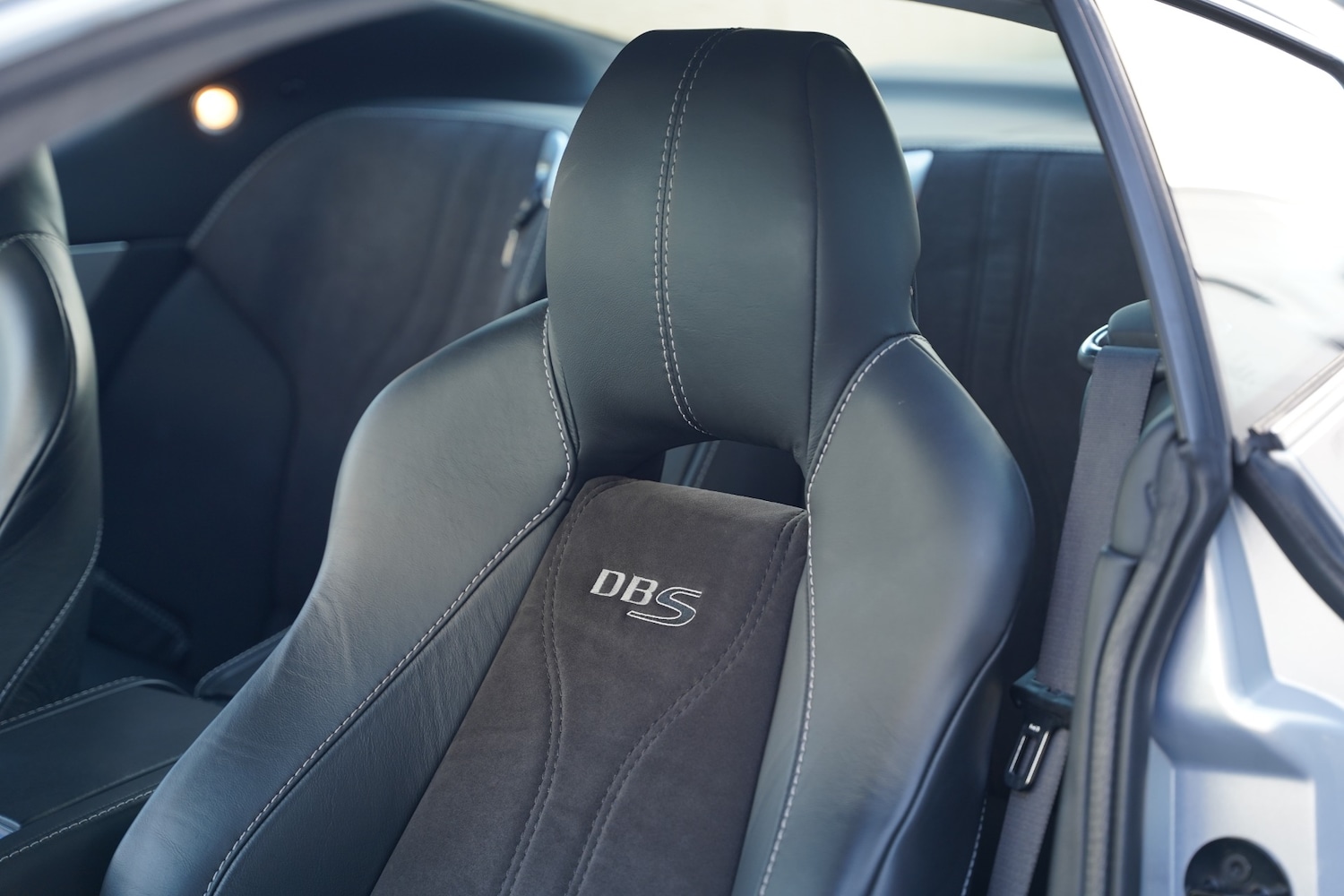 Used Aston Martin DBS 2011 for sale - 77065488: Photo 18