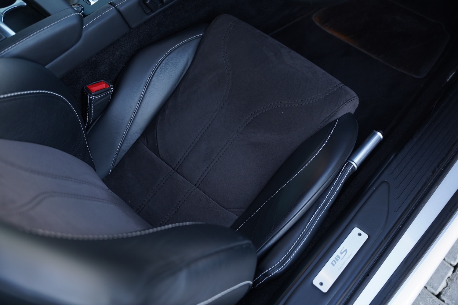 Used Aston Martin DBS 2011 for sale - 77065488: Photo 19