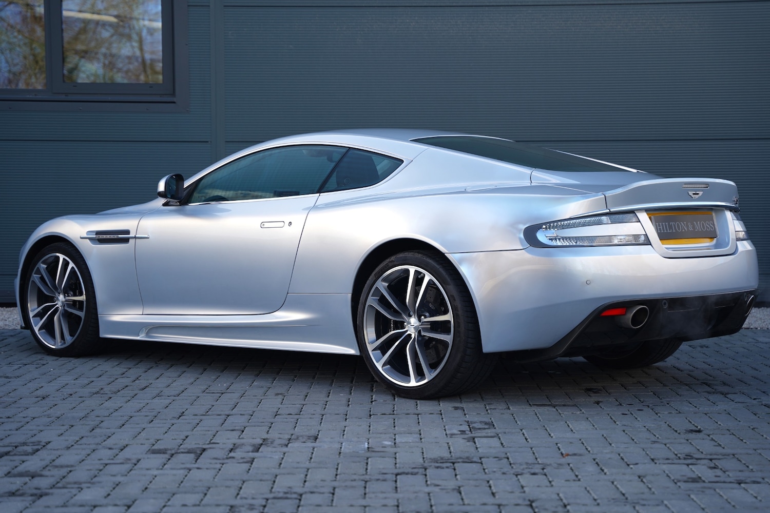 Used Aston Martin DBS 2011 for sale - 77065488: Photo 2