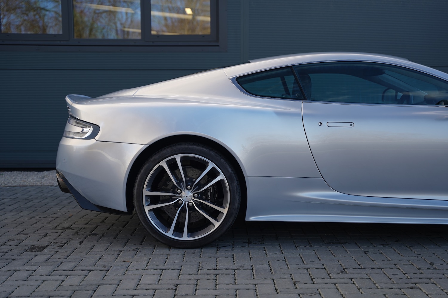 Used Aston Martin DBS 2011 for sale - 77065488: Photo 23