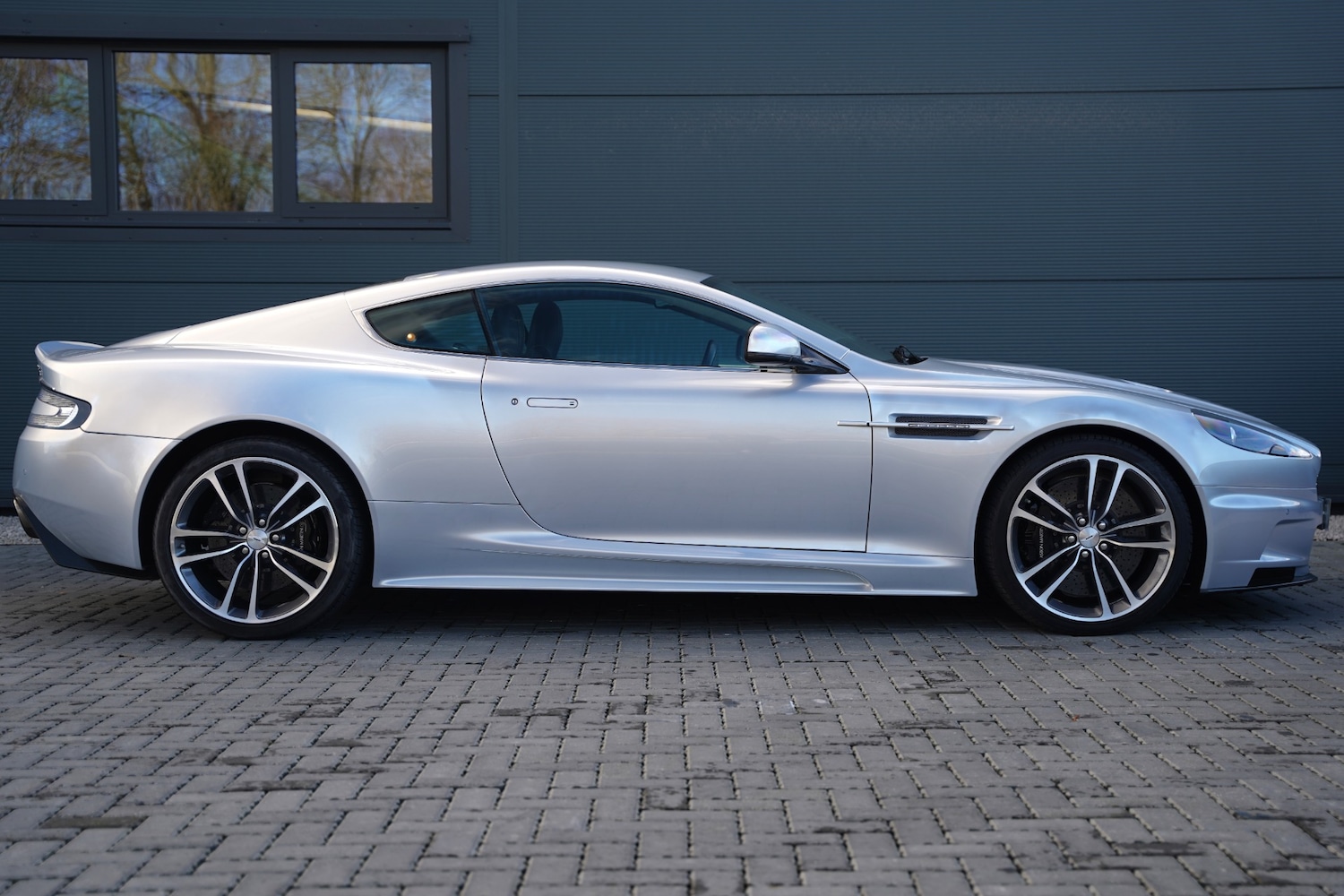 Used Aston Martin DBS 2011 for sale - 77065488: Photo 3