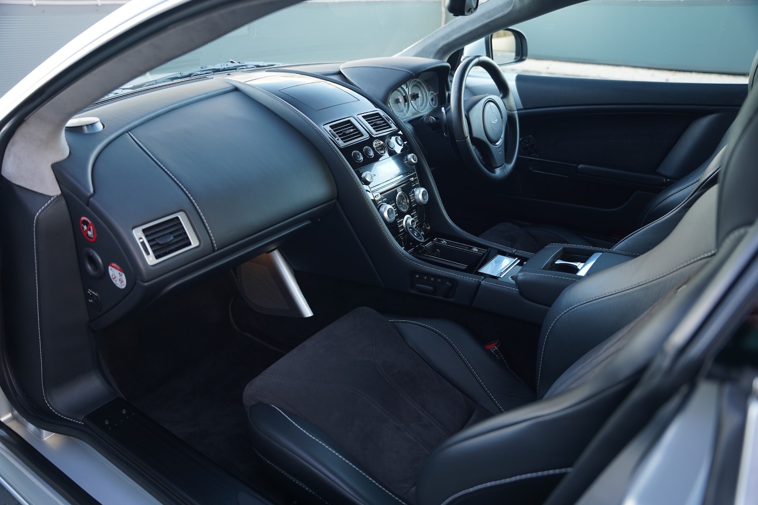 Used Aston Martin DBS 2011 for sale - 77065488: Photo 76