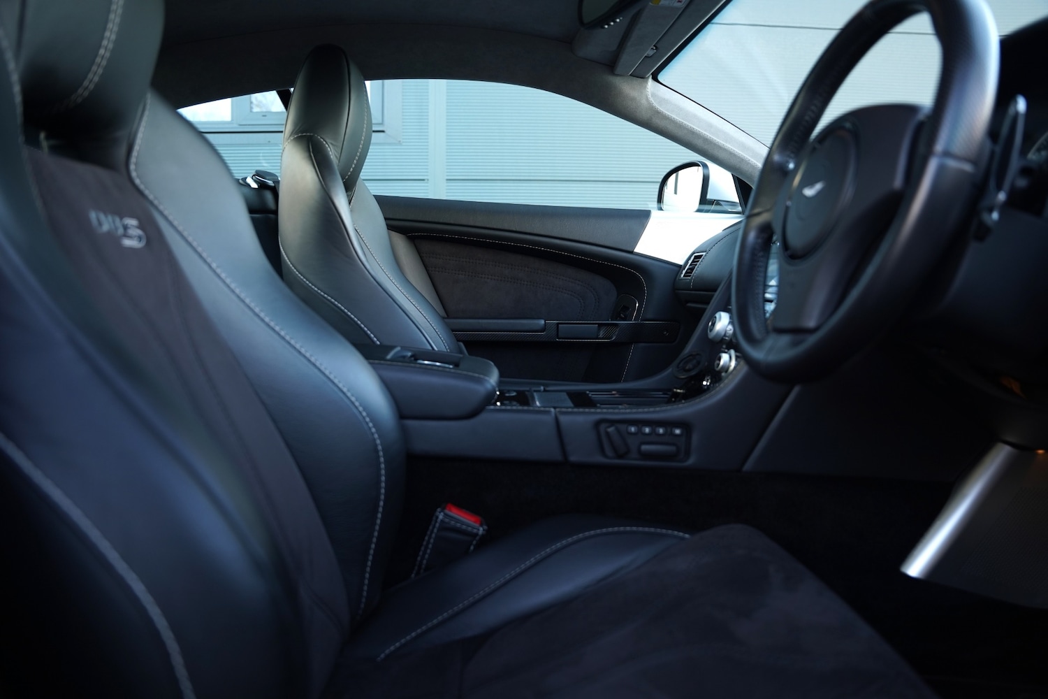 Used Aston Martin DBS 2011 for sale - 77065488: Photo 80