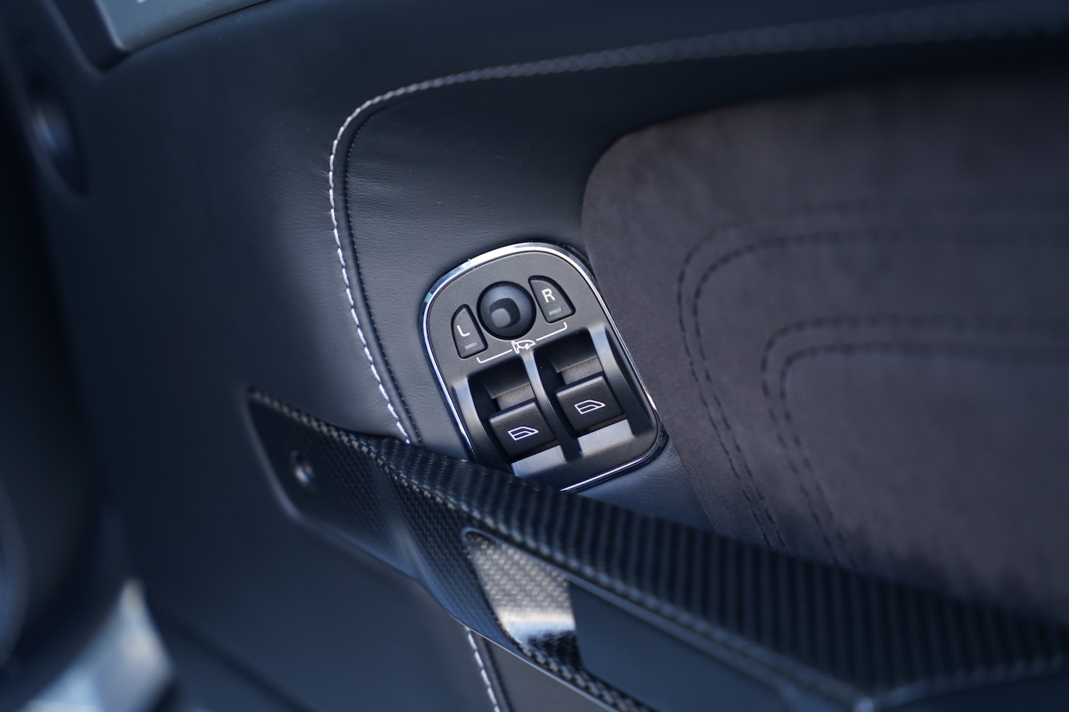 Used Aston Martin DBS 2011 for sale - 77065488: Photo 82