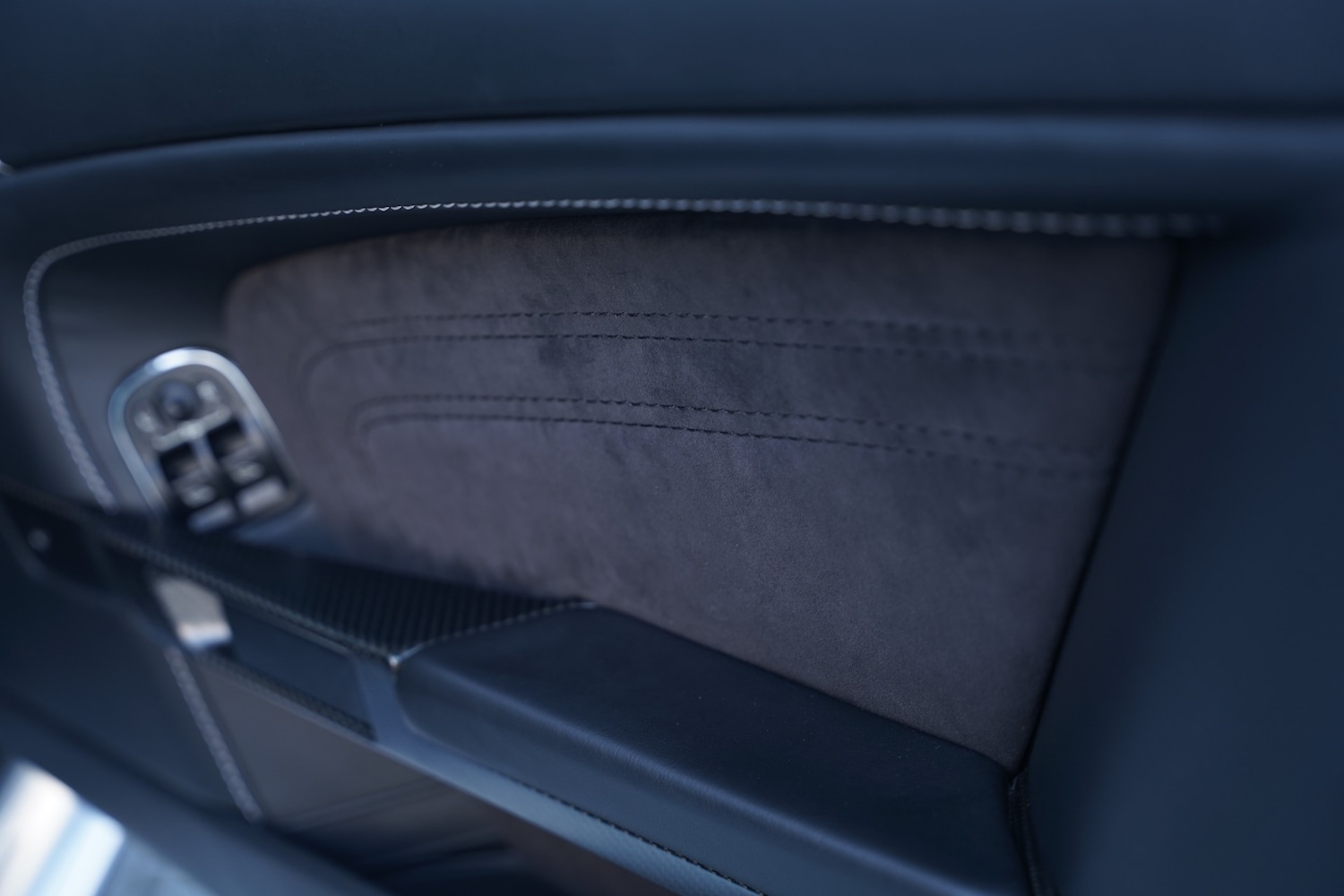 Used Aston Martin DBS 2011 for sale - 77065488: Photo 84