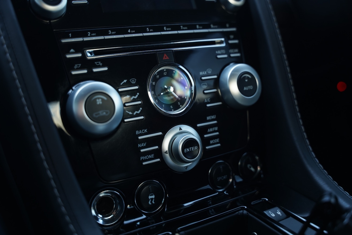 Used Aston Martin DBS 2011 for sale - 77065488: Photo 85