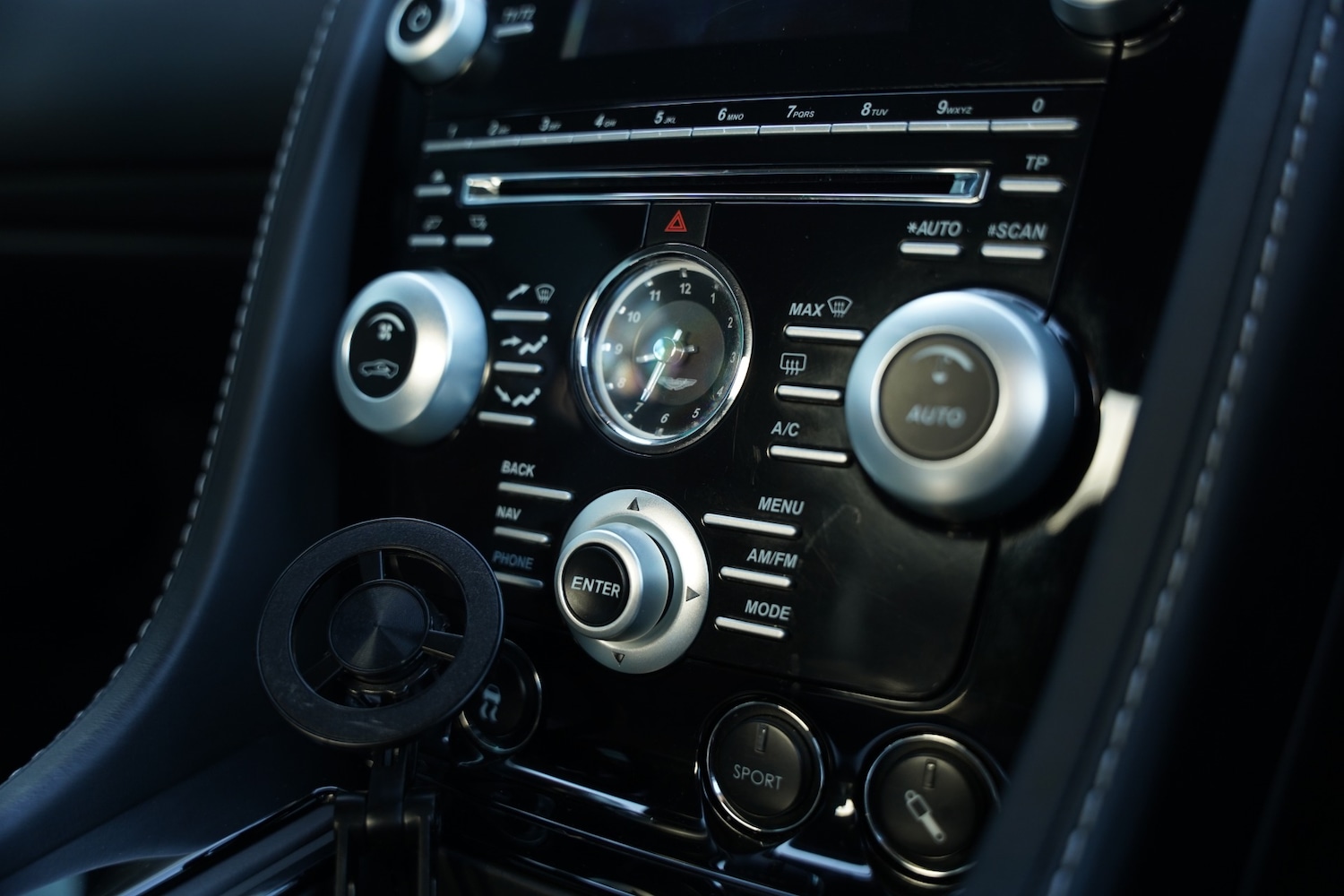 Used Aston Martin DBS 2011 for sale - 77065488: Photo 86