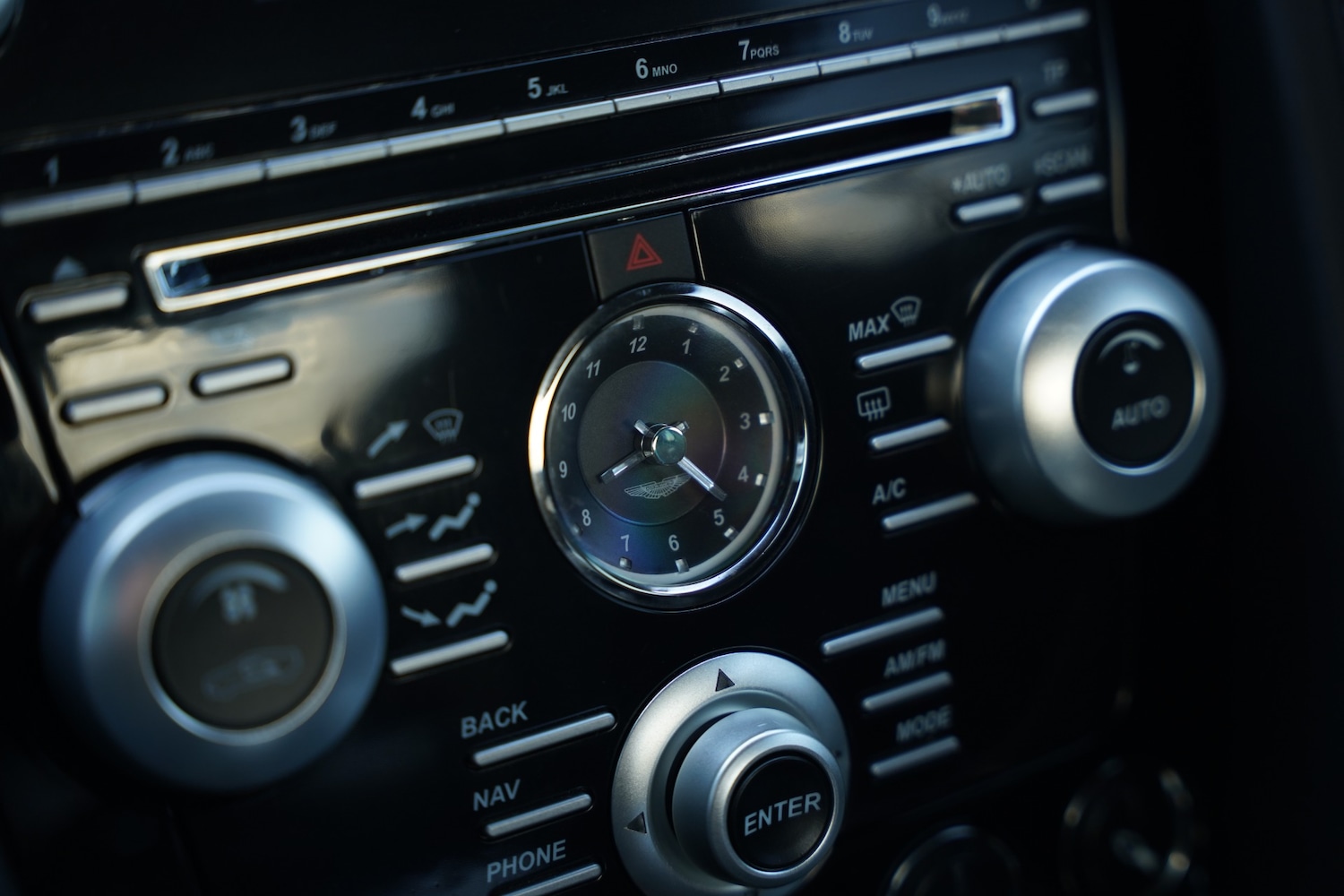 Used Aston Martin DBS 2011 for sale - 77065488: Photo 87