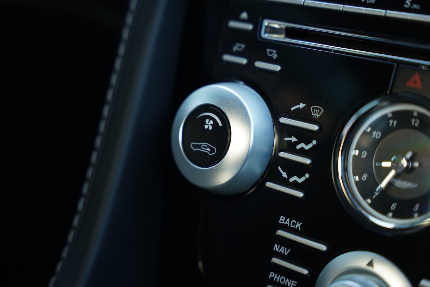 Used Aston Martin DBS 2011 for sale - 77065488: Photo 89