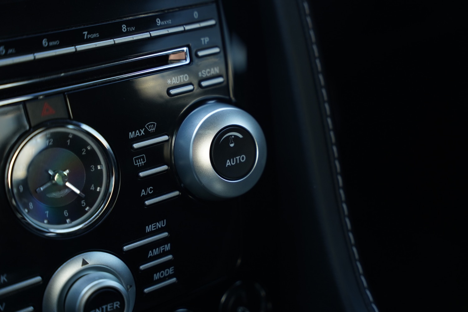 Used Aston Martin DBS 2011 for sale - 77065488: Photo 90