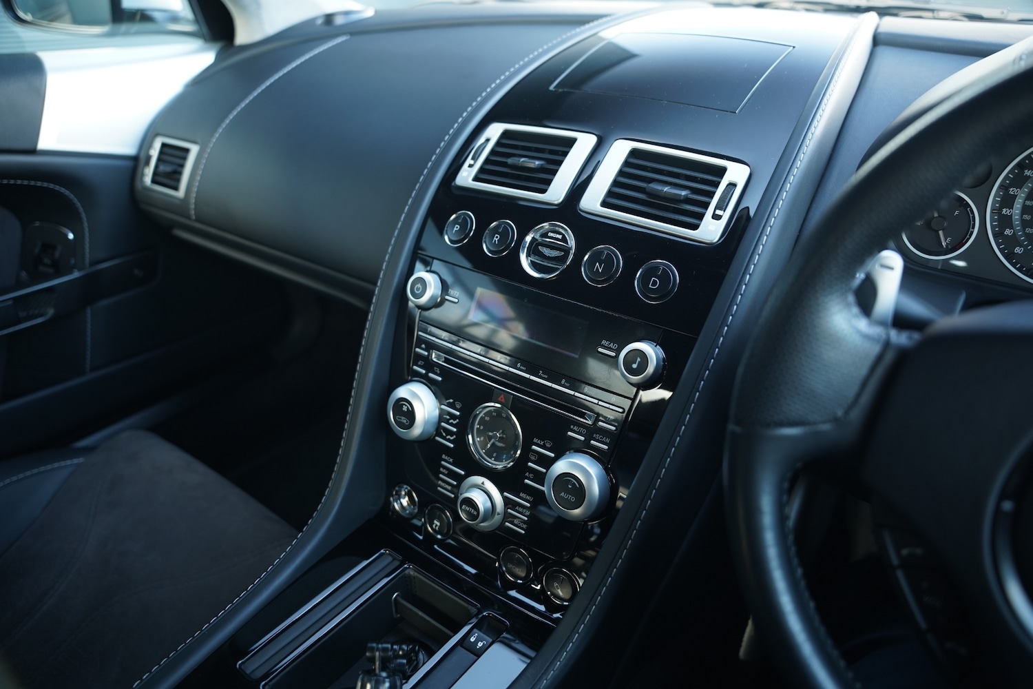 Used Aston Martin DBS 2011 for sale - 77065488: Photo 92