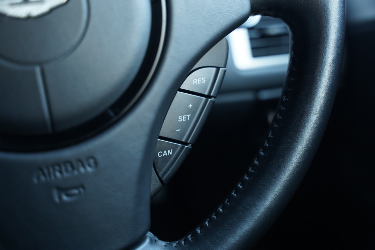 Used Aston Martin DBS 2011 for sale - 77065488: Photo 94