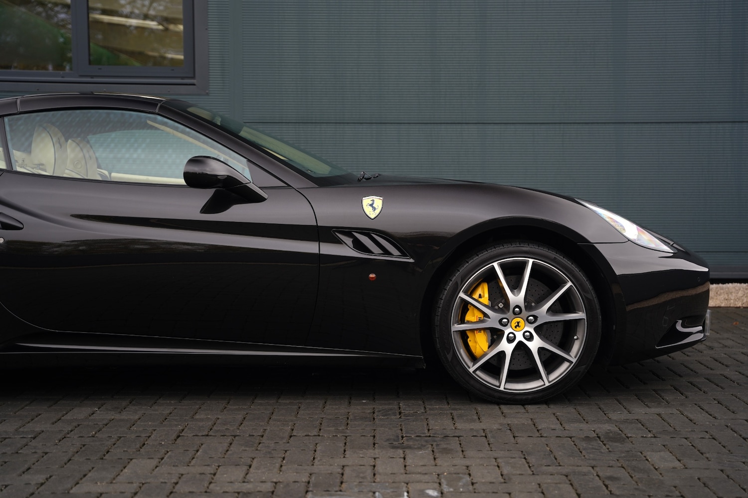Used Ferrari California 2011 for sale - 76521224: Photo 24