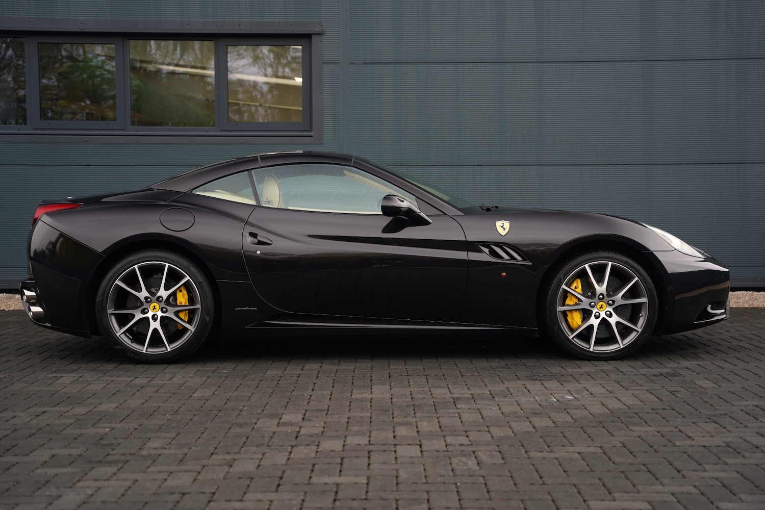 Used Ferrari California 2011 for sale - 76521224: Photo 3