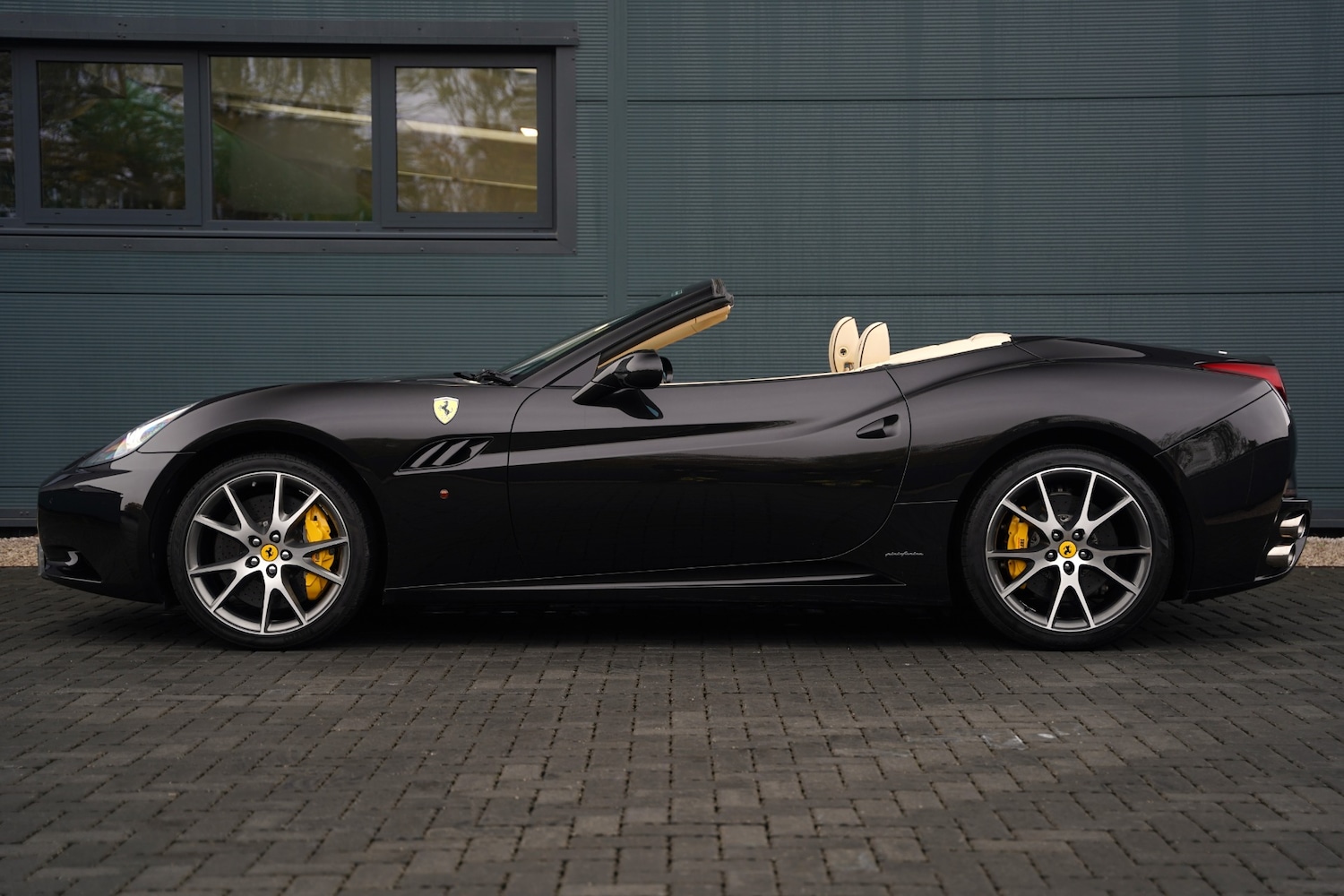 Used Ferrari California 2011 for sale - 76521224: Photo 6