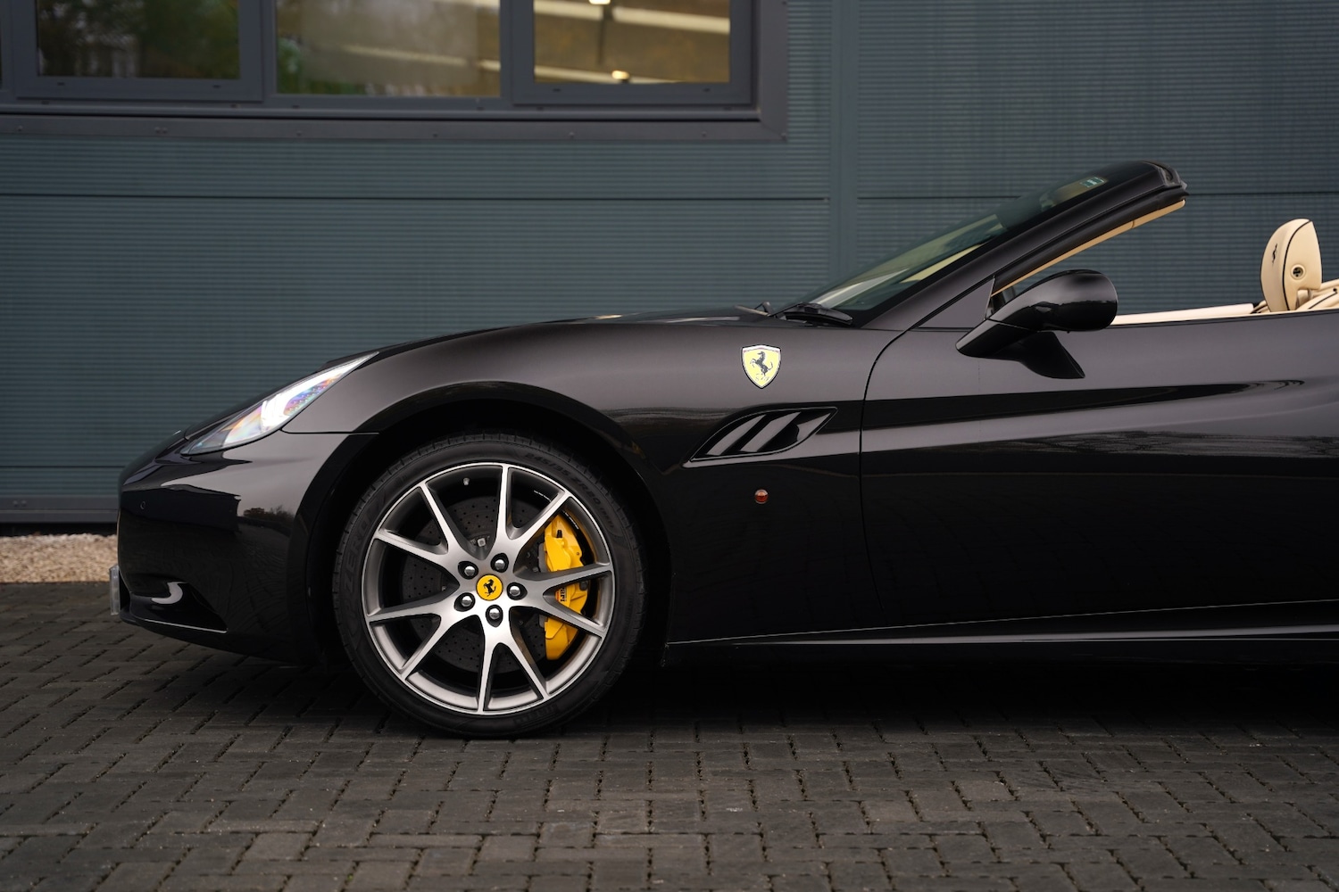 Used Ferrari California 2011 for sale - 76521224: Photo 9